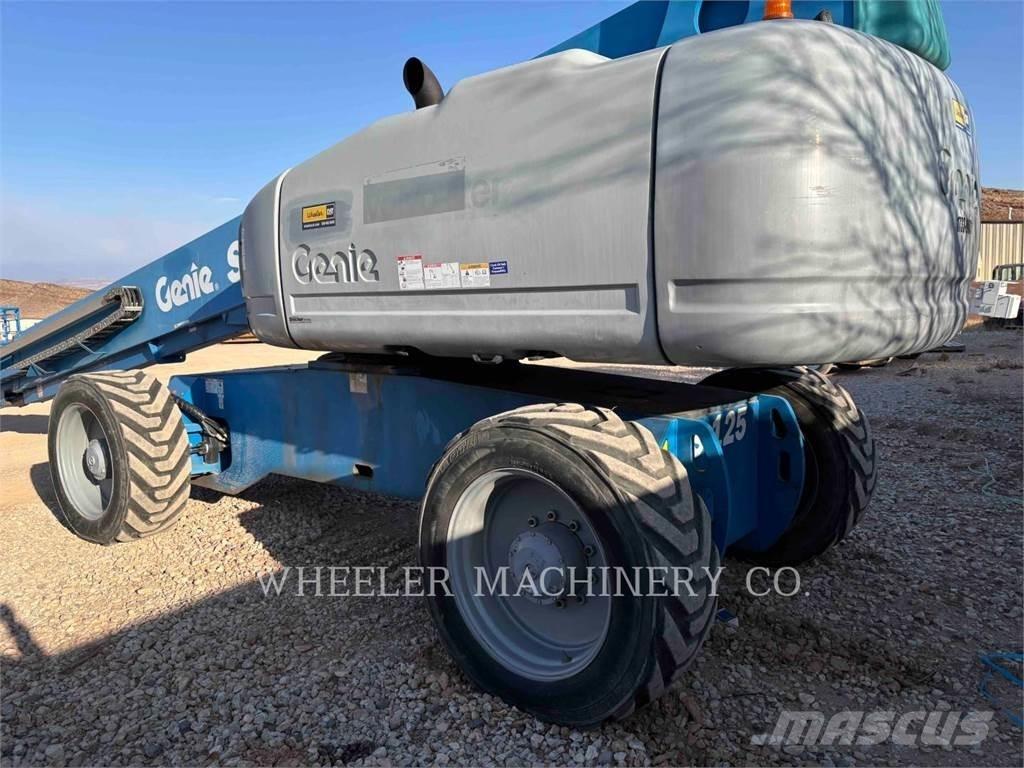 Genie S-125 관절형 전동이동 리프트