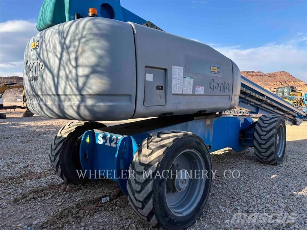 Genie S-125 관절형 전동이동 리프트