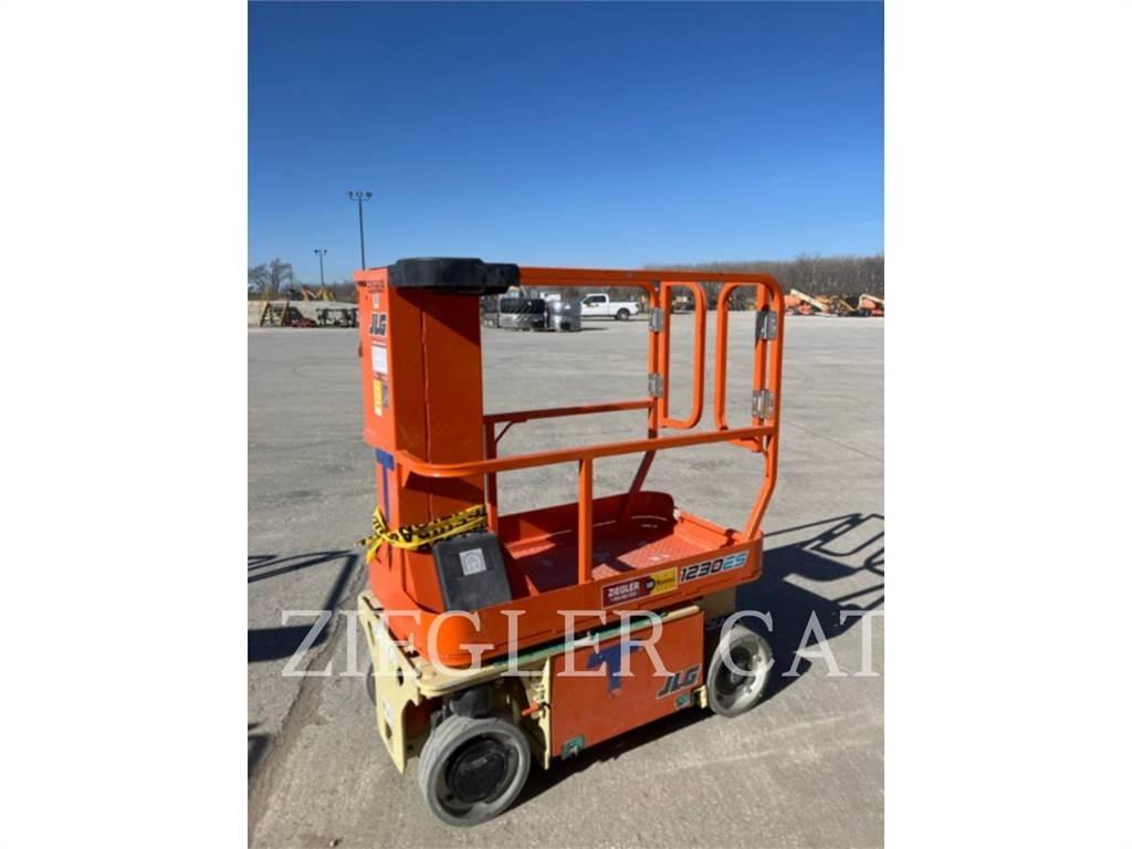 JLG 1230ES 가위형 리프트