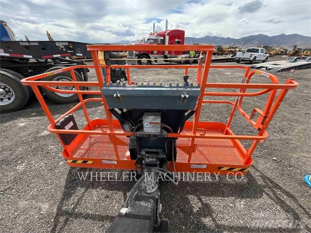 JLG 460SJ SP 관절형 전동이동 리프트