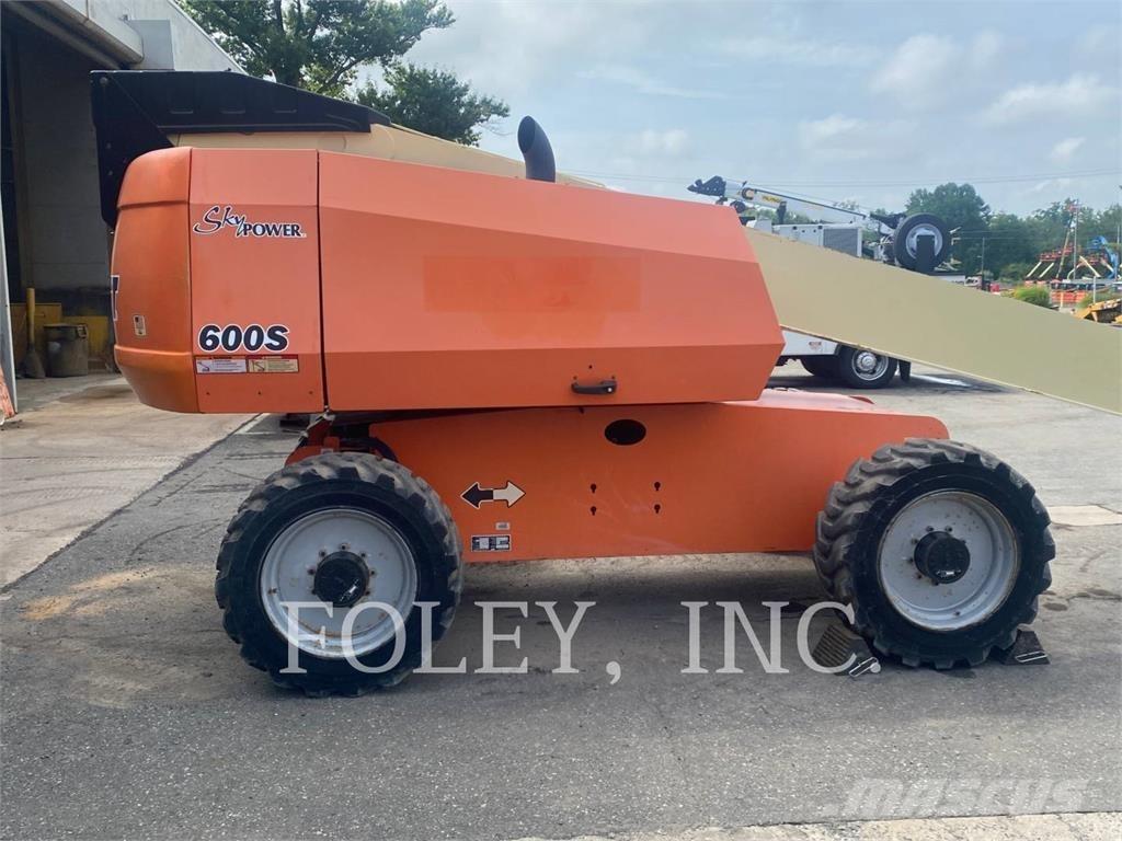 JLG 600S 관절형 전동이동 리프트