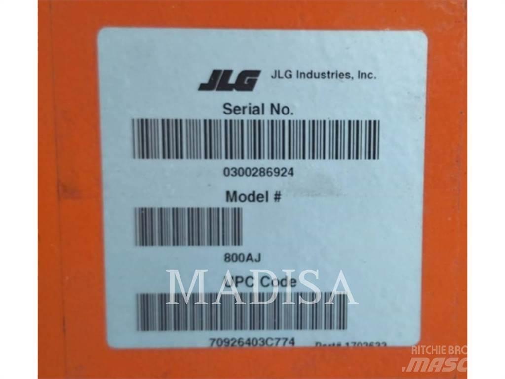 JLG 800 AJ 관절형 전동이동 리프트