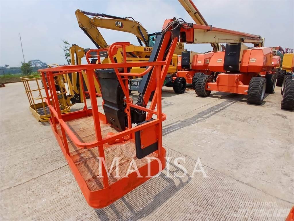 JLG 800AJ 관절형 전동이동 리프트