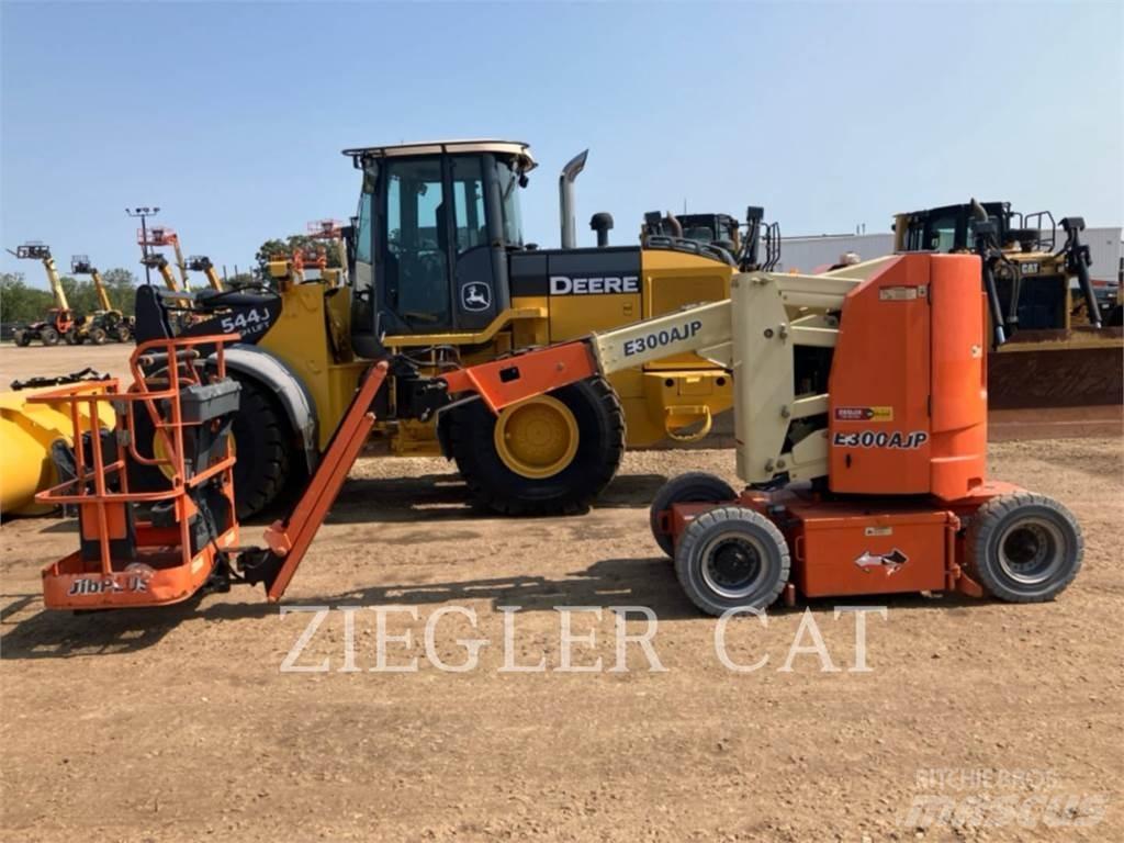 JLG E300AJP 관절형 전동이동 리프트