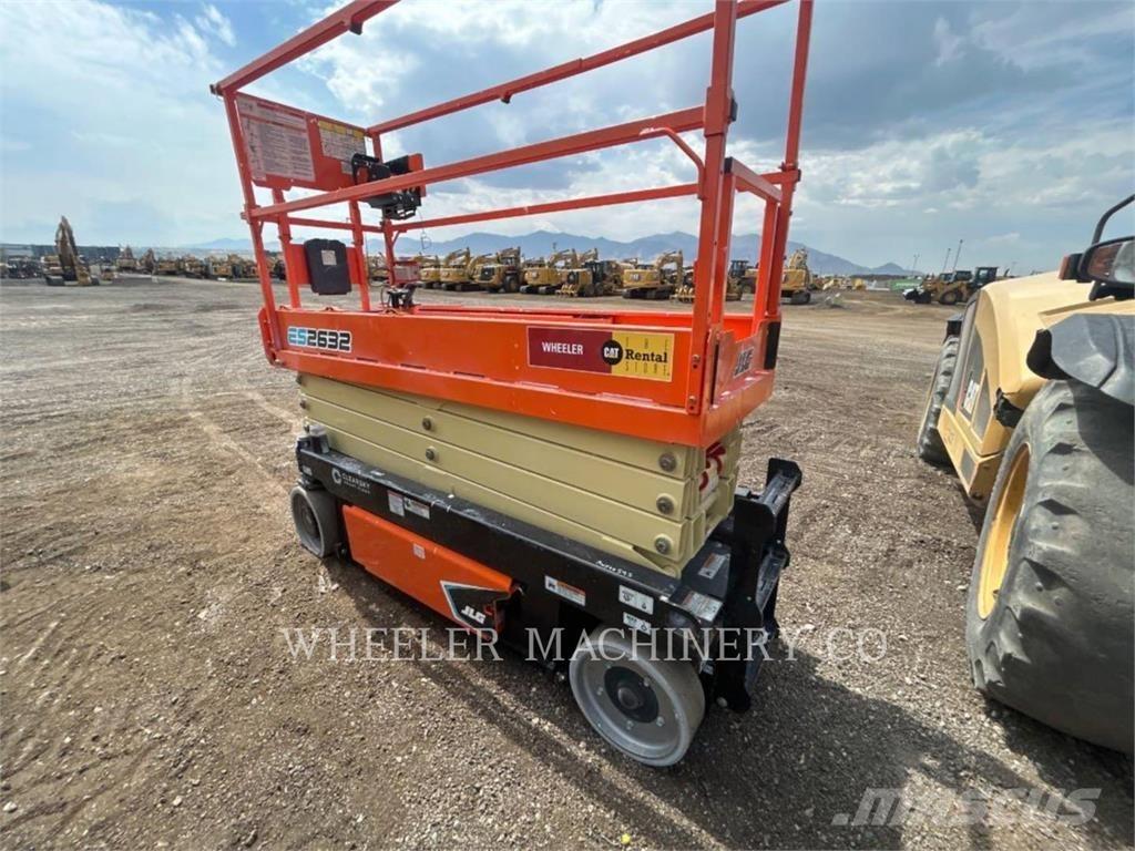JLG ES2632 가위형 리프트