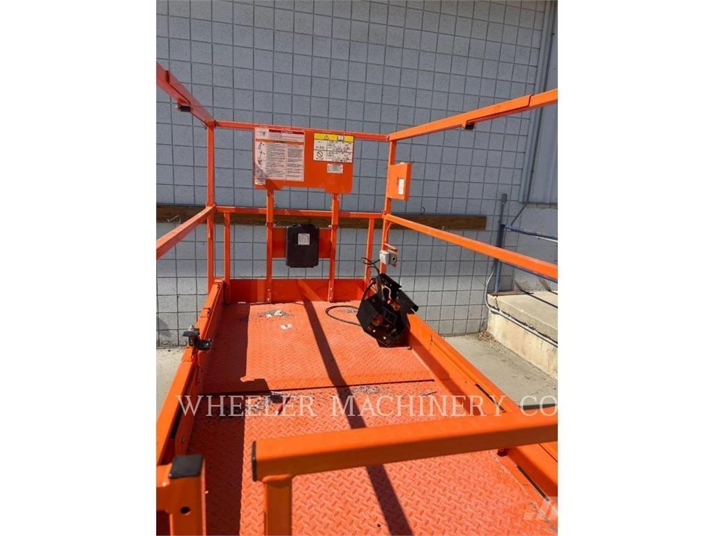 JLG ES2646 가위형 리프트