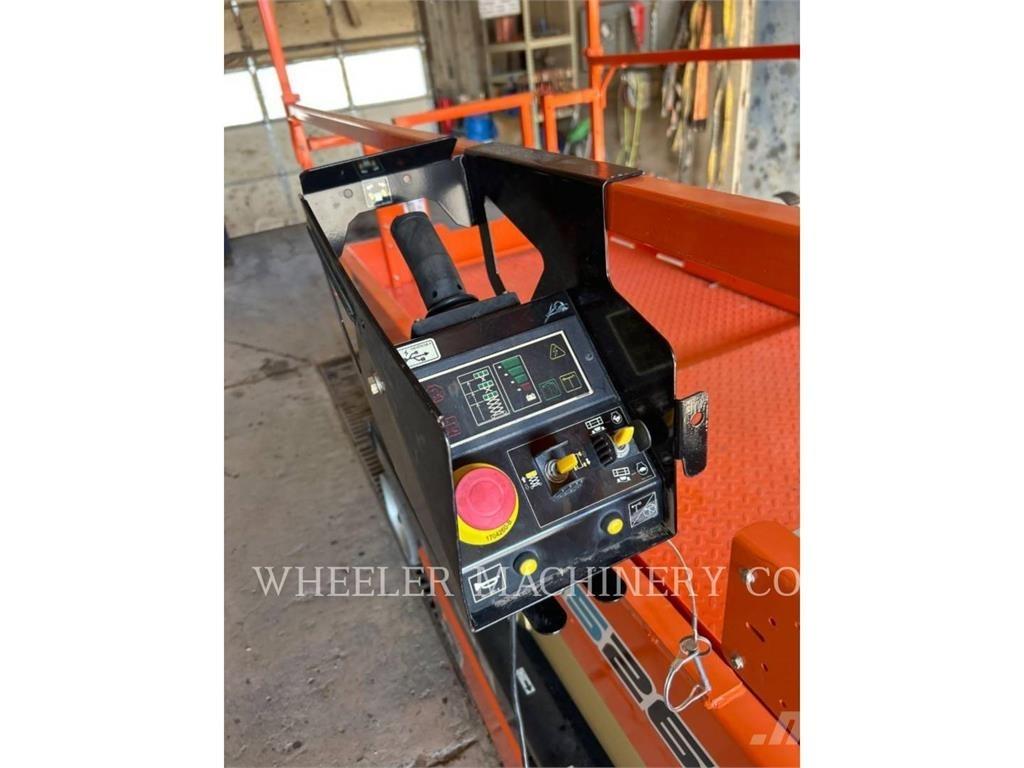 JLG ES2646 가위형 리프트