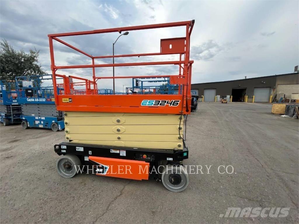 JLG ES3246 가위형 리프트