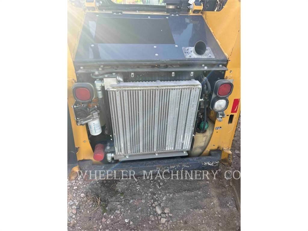 John Deere 318G  스키드로더