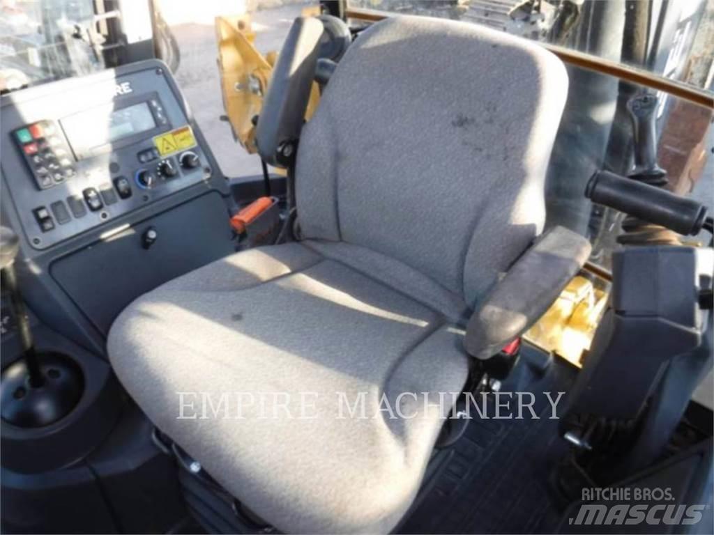 John Deere 410L 백호로더