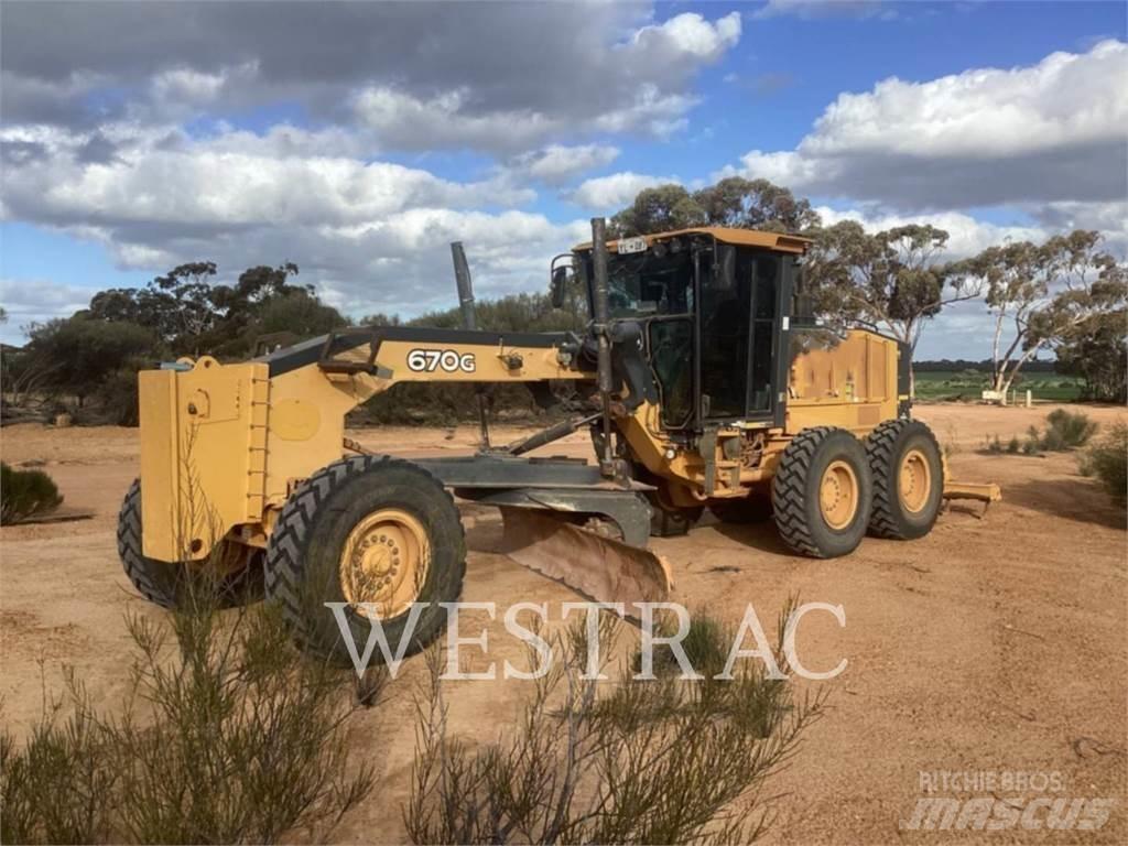 John Deere 670G 그레이더