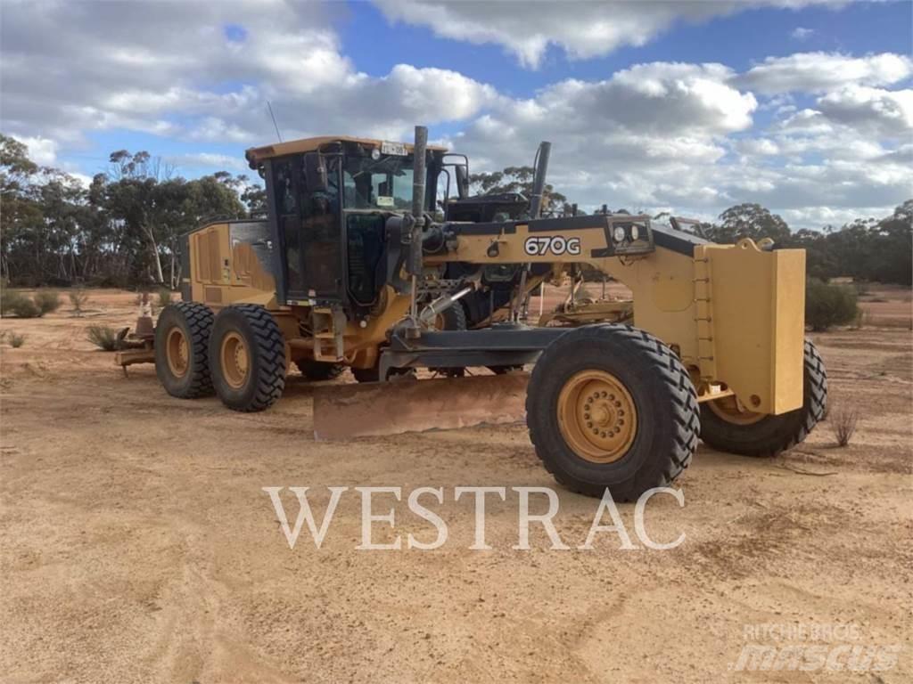 John Deere 670G 그레이더