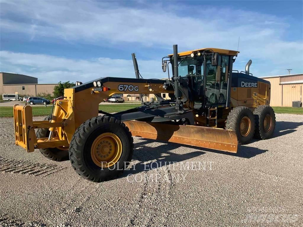 John Deere 670G 그레이더