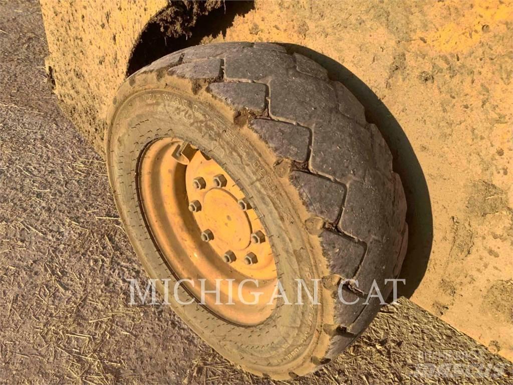 John Deere & CO. 318G  스키드로더