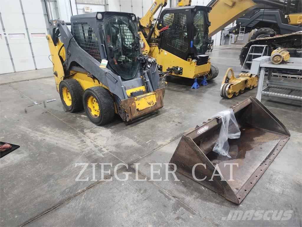 John Deere & CO. 318G  스키드로더