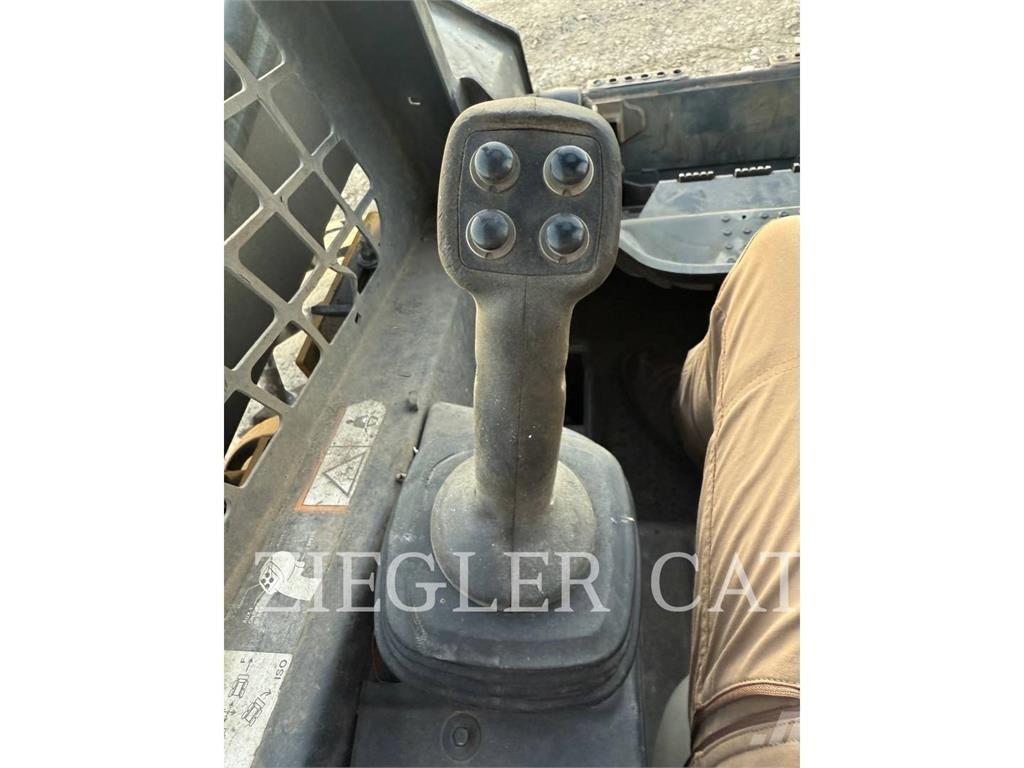 John Deere & CO. 320 D  스키드로더