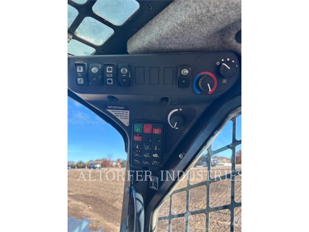 John Deere & CO. 323E  스키드로더