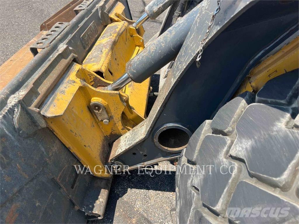 John Deere & CO. 324G  스키드로더