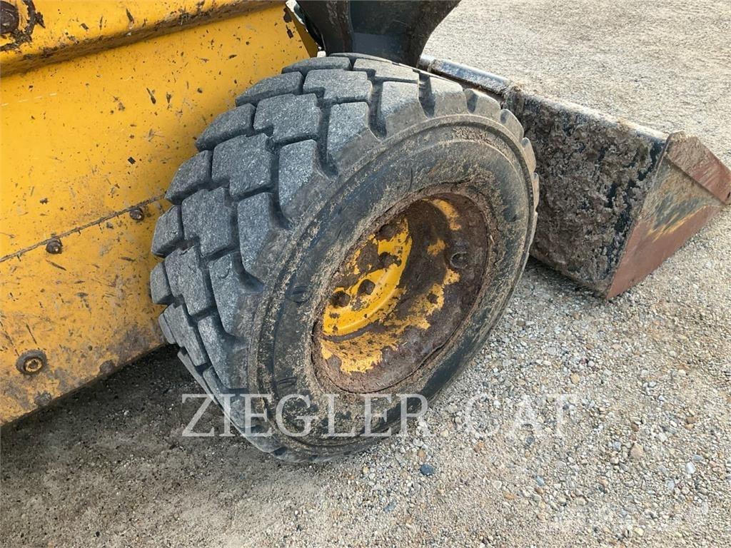 John Deere & CO. 330G 궤도식 로우더