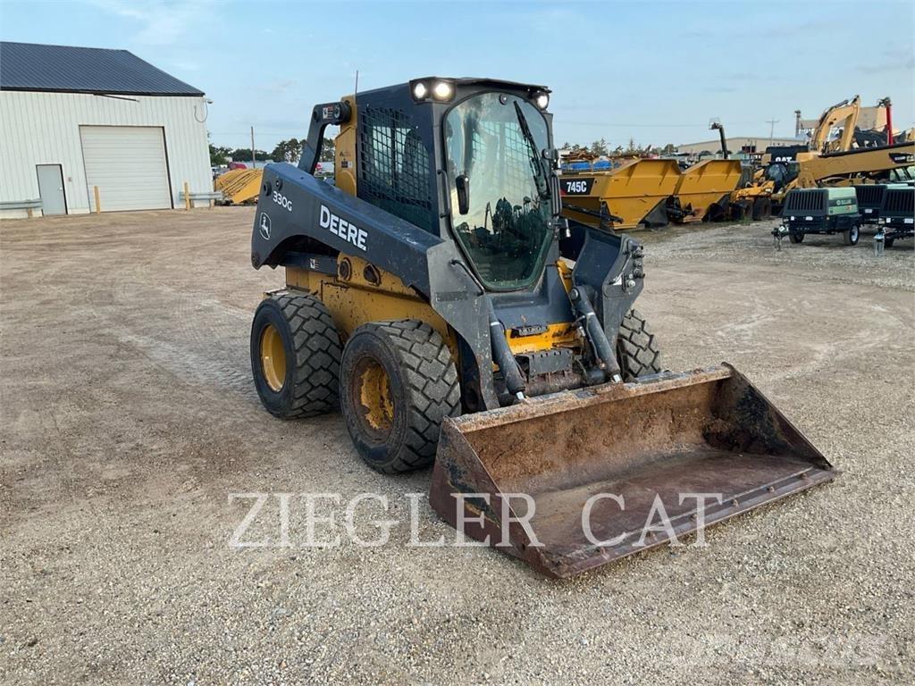 John Deere & CO. 330G 궤도식 로우더