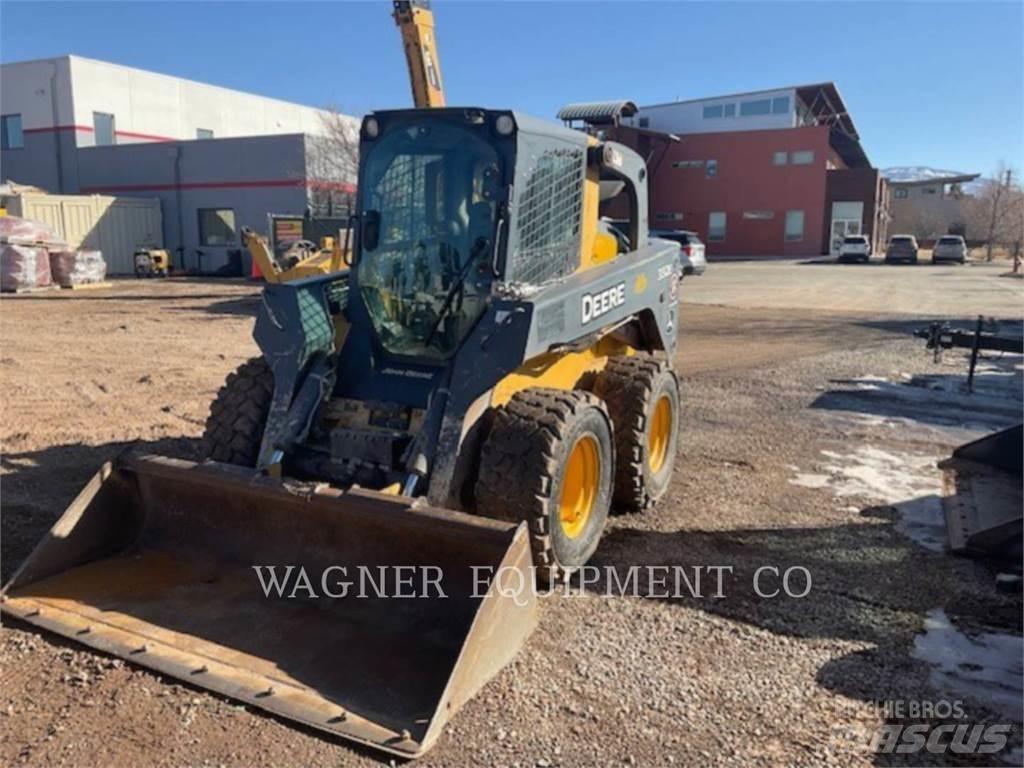 John Deere & CO. 332E  스키드로더