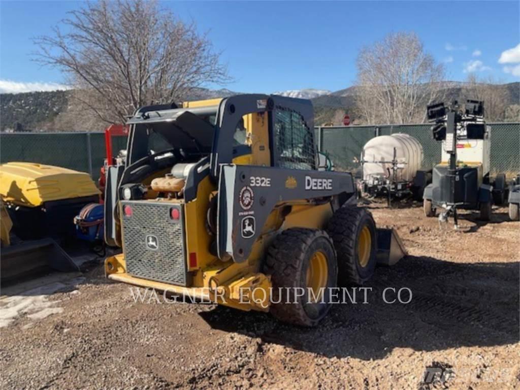 John Deere & CO. 332E  스키드로더