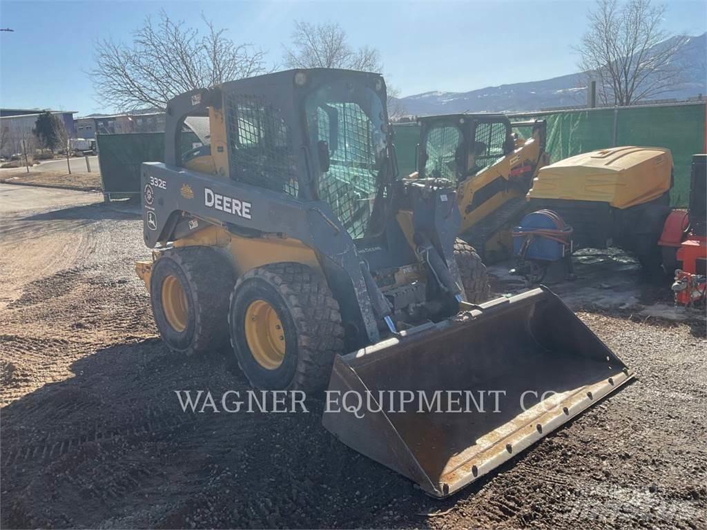 John Deere & CO. 332E  스키드로더