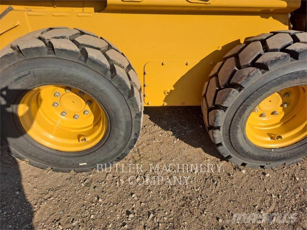 John Deere & CO. 332G  스키드로더