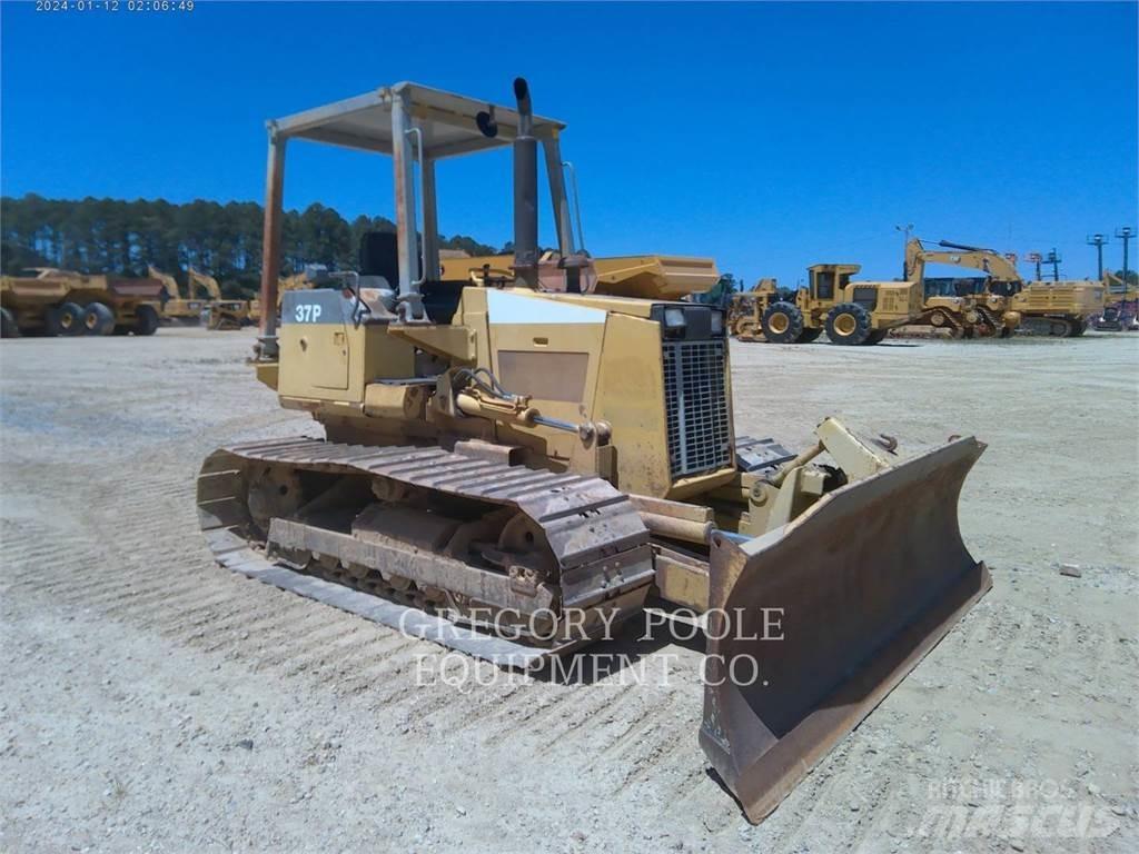 Komatsu D37P-5 크롤러 도저