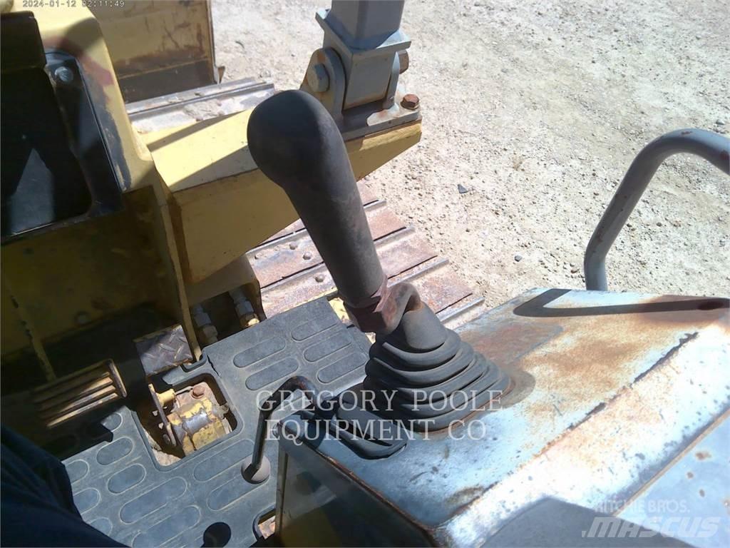 Komatsu D37P-5 크롤러 도저