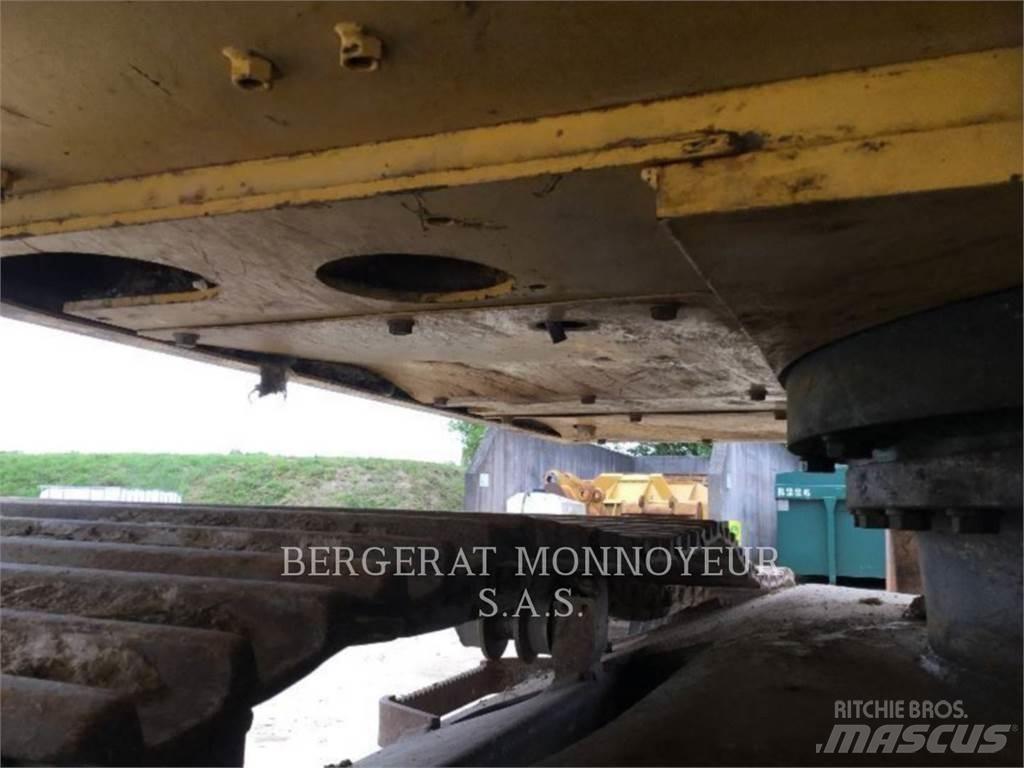 Komatsu HB215LC 대형 굴삭기 29톤 이상