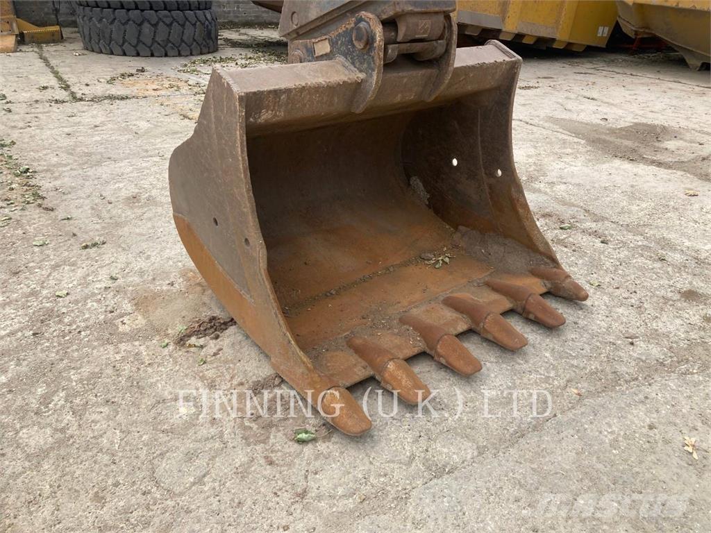 Komatsu PC210-11E0 대형 굴삭기 29톤 이상