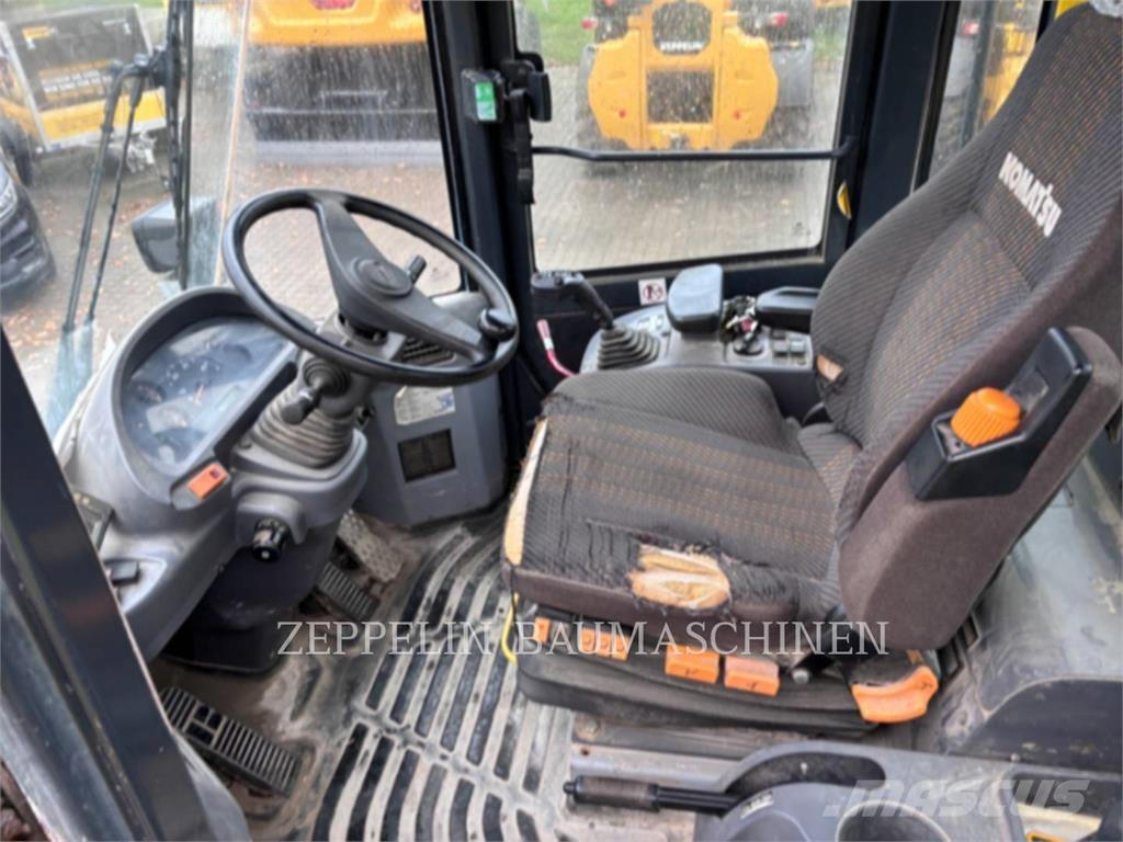 Komatsu WA250  휠로우더