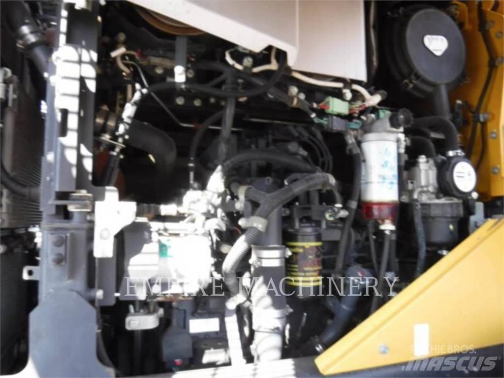 Komatsu WA270-8  휠로우더