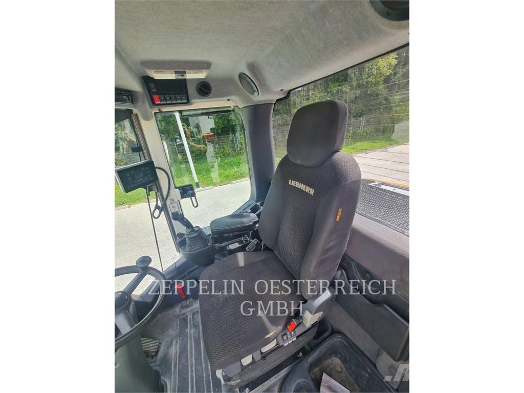 Liebherr L526  휠로우더