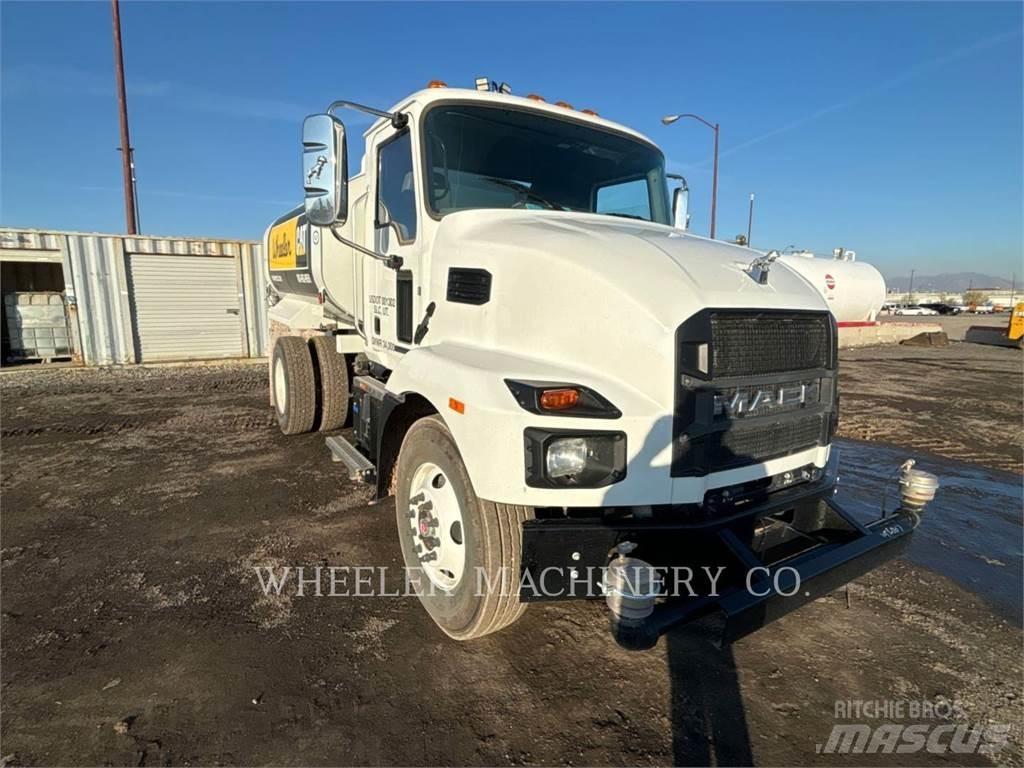 Mack WT2000 A 탱커 트럭
