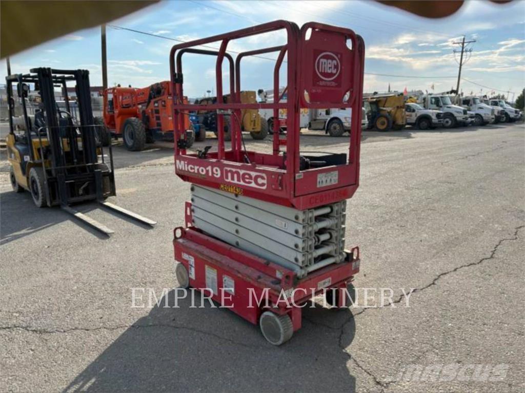 MEC MICRO 19 관절형 전동이동 리프트