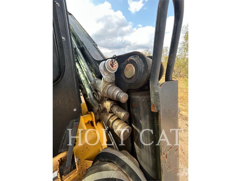 New Holland C362 궤도식 로우더