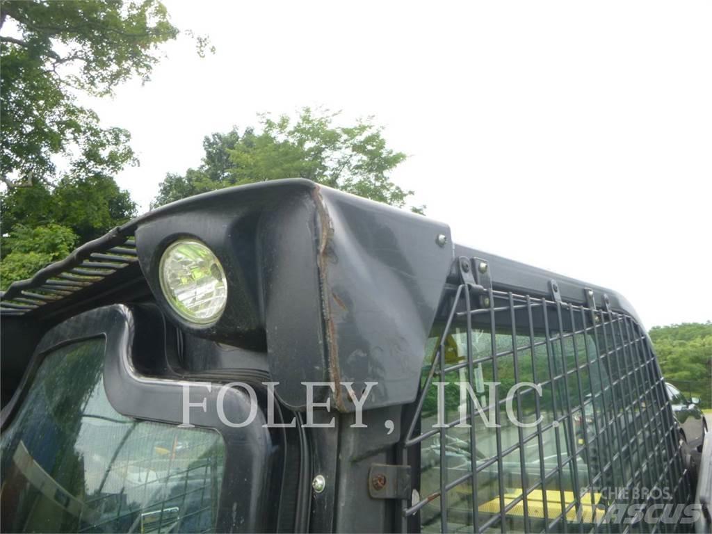 New Holland L228  스키드로더