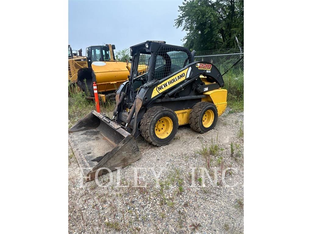 New Holland L228  스키드로더