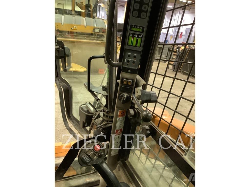 New Holland SV185  스키드로더