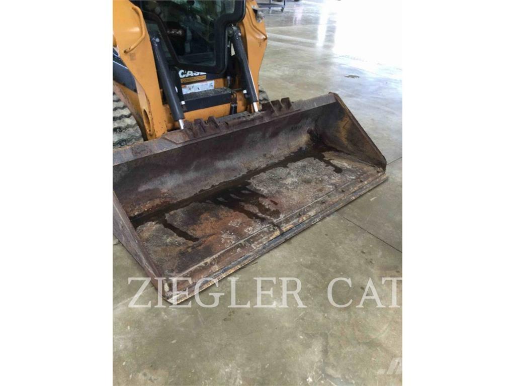 New Holland TR270B 궤도식 로우더