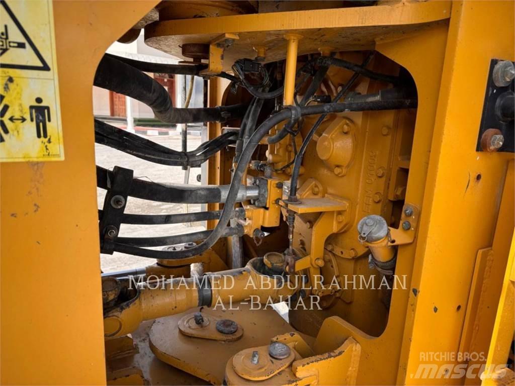 SEM MACHINERY SEM660D  휠로우더