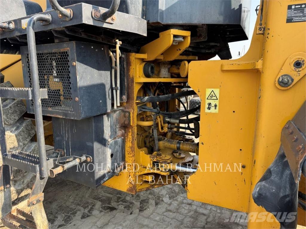 SEM MACHINERY SEM660D  휠로우더