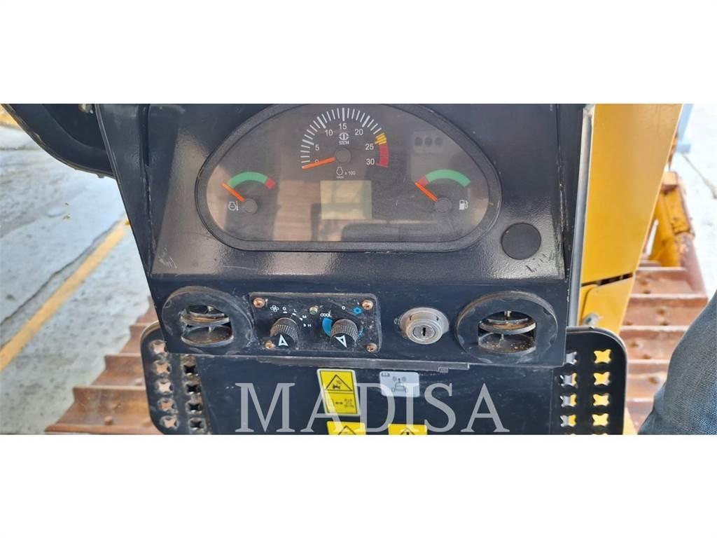 SEM MACHINERY SEM822D 크롤러 도저