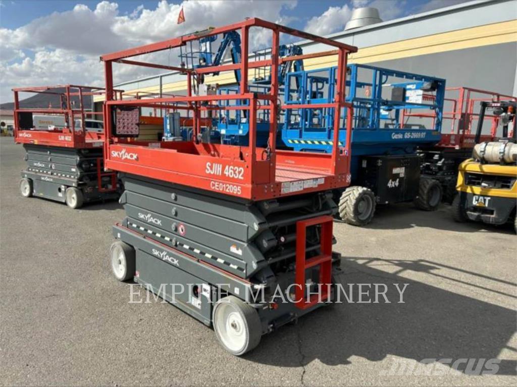 Skyjack 4632 관절형 전동이동 리프트