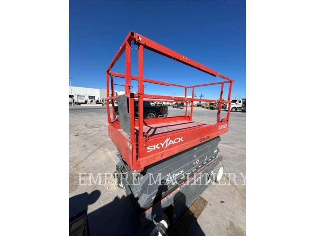 Skyjack 4632 관절형 전동이동 리프트