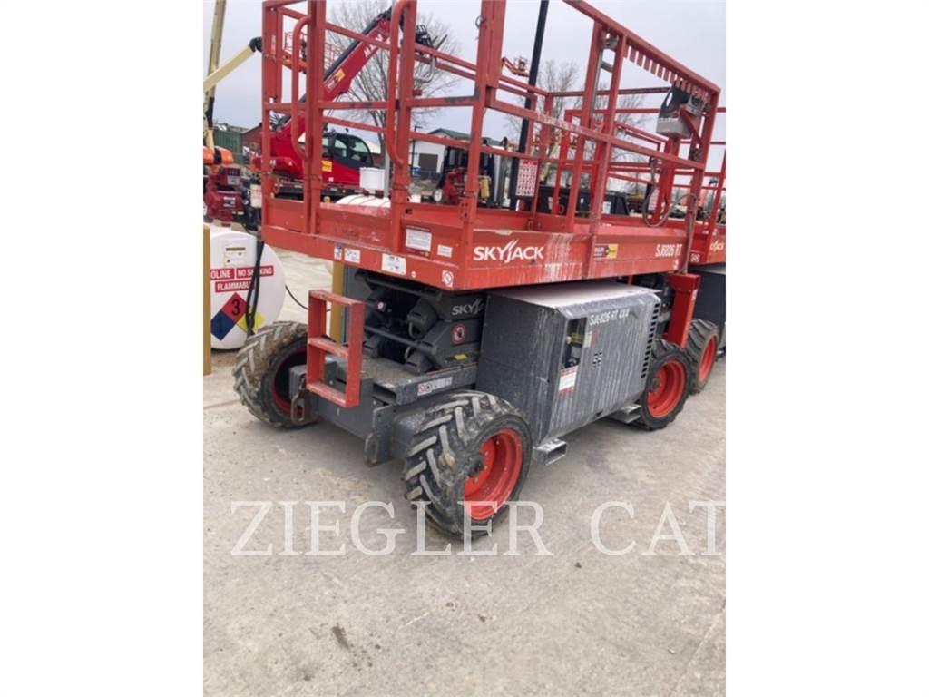 Skyjack SJ6826RT 가위형 리프트