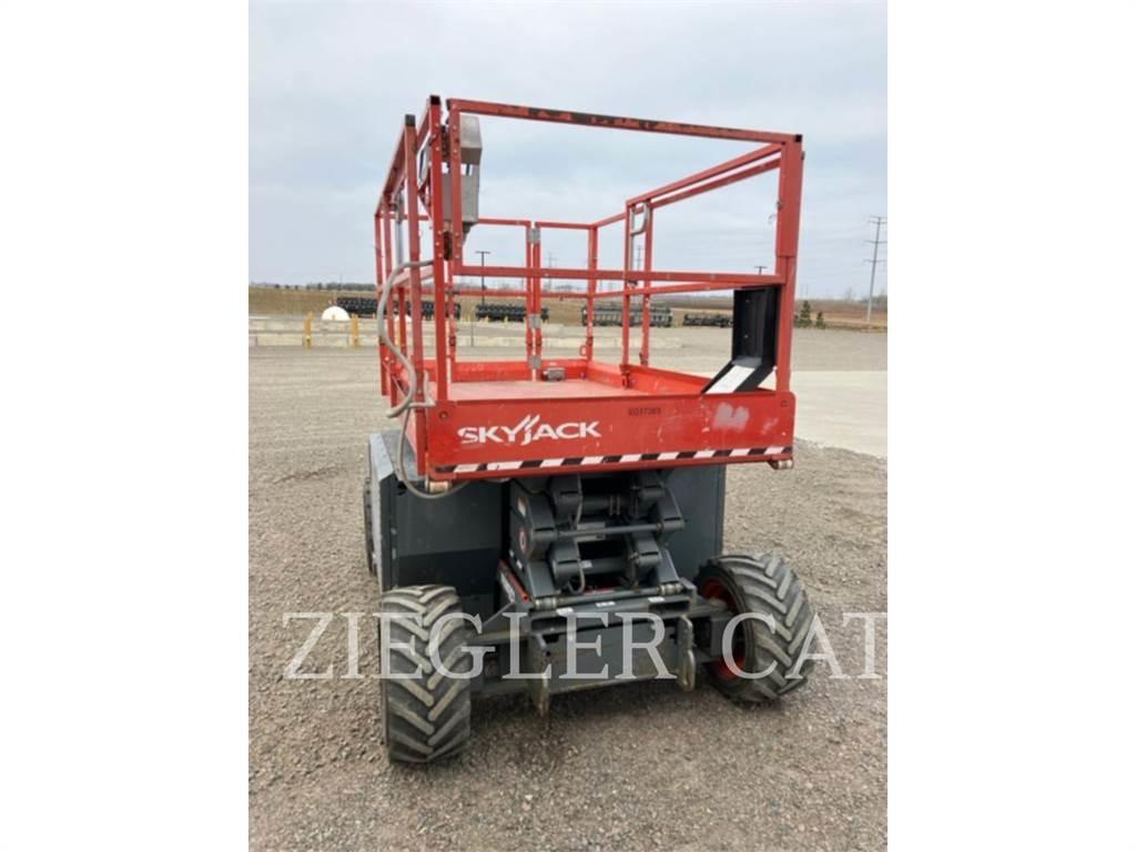 Skyjack SJ6826RT 가위형 리프트
