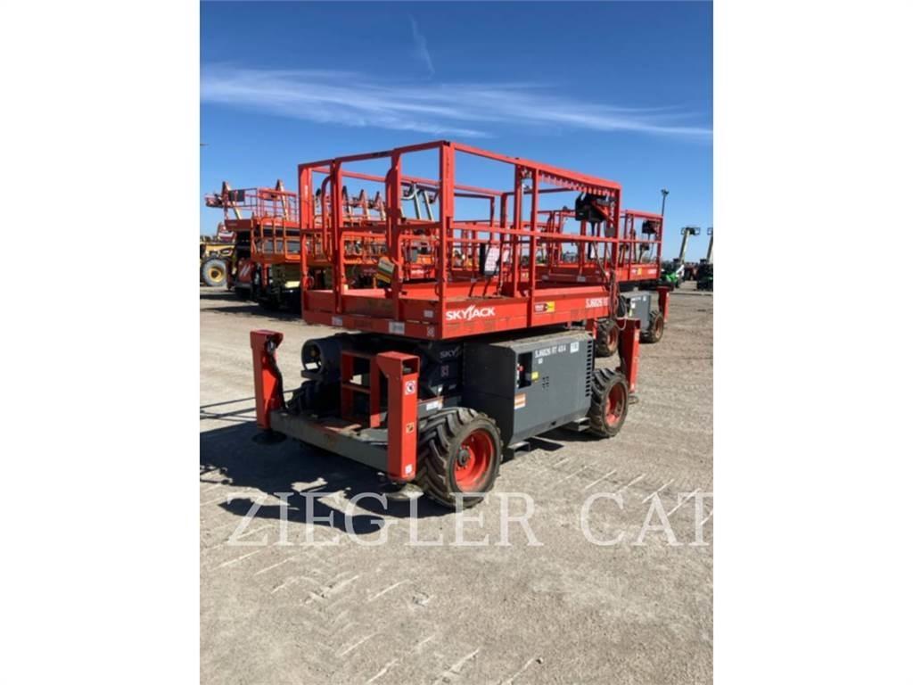 Skyjack SJ6826RT 가위형 리프트